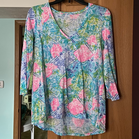 Lilly Pulitzer v-neck top - Picture 2 of 3